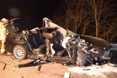 Albstadt: Schwerer Verkehrsunfall auf der K7141 - Auto mehrfach ueberschlagen